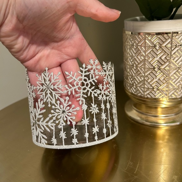Bath and Body Works Frozen Lake 3-Wick Candle & Glitter Snowflake Holder - Picture 5 of 7
